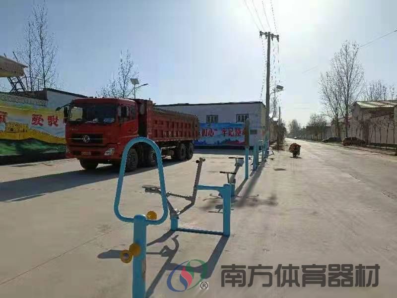 深泽县南治庄头村健身场